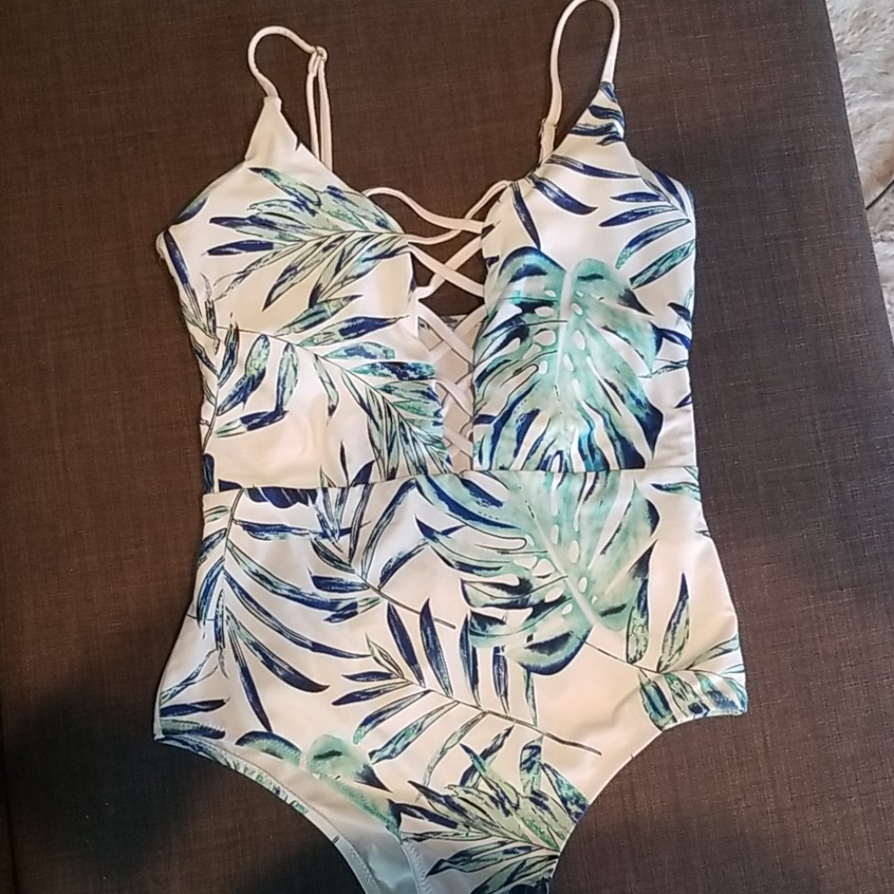 One piece swimsuit,like new